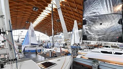 Boote auf der Interboot in Friedrichshafen. Obwohl die Wirtschaft schrumpft, die Arbeitslosigkeit steigt kaufen viele Deutsche Boote.