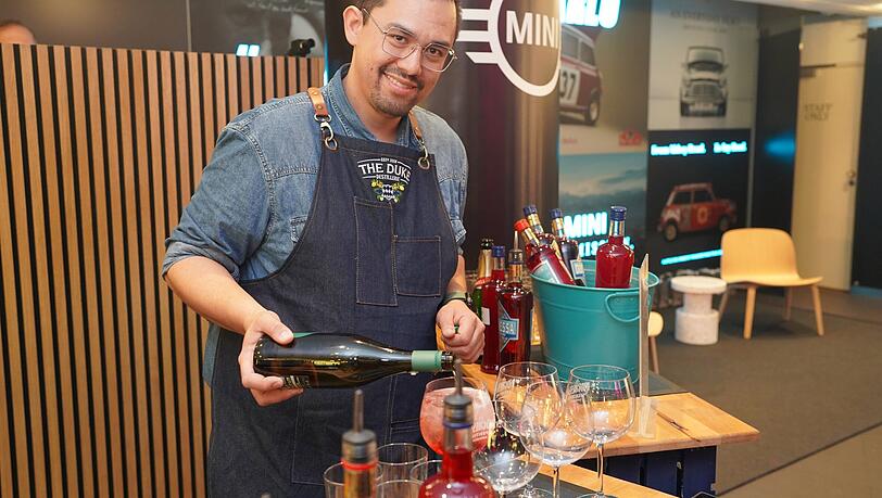 Marco Lehnert von "The Duke" mixt nicht nur Gin Tonic auf der Food & Life. Marco Lehnert von "The Duke" mixt nicht nur Gin Tonic auf der Food & Life.