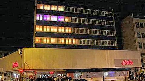 Der grau-blaue Hertie, vormals Karstadt, in Giesing wird abgerissen und macht Platz für ein schickes Geschäftshaus.