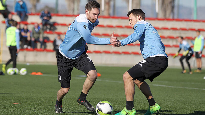 Markus Ziereis gegen Eric Weeger (rechts).
