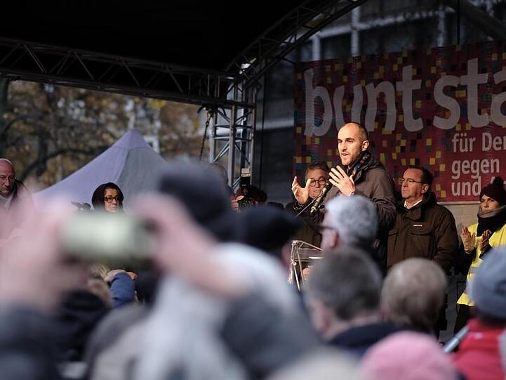 Hannovers neuer Oberbürgermeister Belit Onay nahm ebenfalls an der Gegendemonstration teil.