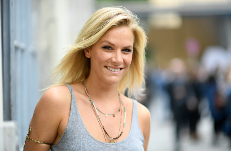 "Rote Rosen"-Star Laura Preiss wurde im Januar 2020 fälschlicherweise für tot erklärt. Ein YouTube-Video kursierte, in dem von einem Unfalltod die Rede war. Sie erstattete Anzeige und will anwaltlich gegen den Filmemacher aus Thailand vorgehen. Der verdient nämlich mit jedem Klick durch Werbeerlöse bares Geld.