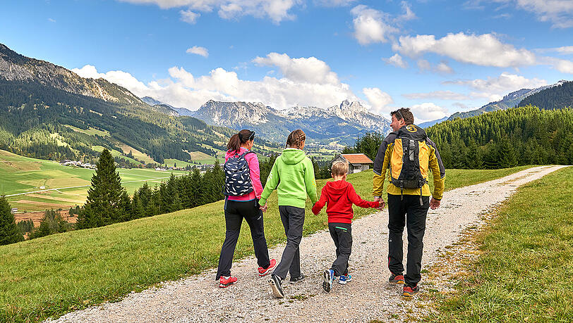 Im Tannheimer Tal findet sich eine Vielzahl an Wandertouren für Groß und Klein. Im Tannheimer Tal findet sich eine Vielzahl an Wandertouren für Groß und Klein.