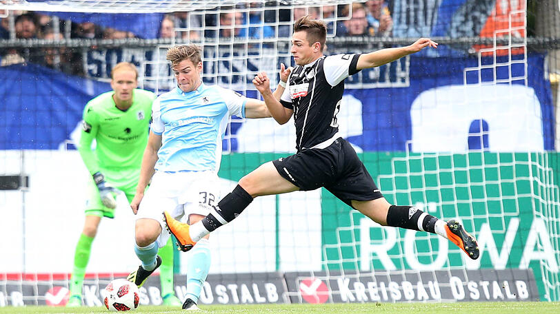 SIMON LORENZ, NOTE 2: Gute Partie des Innenverteidigers. Wurde hinten kaum geprüft, deswegen oft vorne zu finden. Beim 3:0 vielleicht mit den Haarspitzen noch dran.