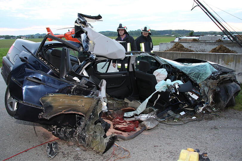 Unfall mit tödlichem Ausgang im Landkreis Mühldorf. Die Bilder vom Horror-Crash.