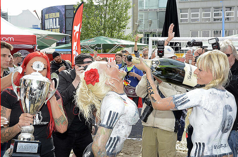 Deutschland gegen Nordirland in der Nackt-Version. Alle Bilder von der heißen Partie.