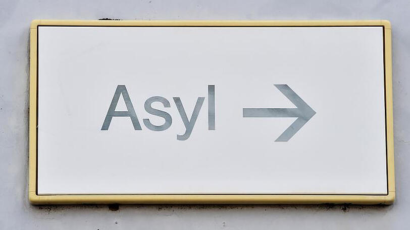 Die durchschnittliche Bearbeitungsdauer bei Asylanträgen liegt aktuell bei 6,9 Monaten.