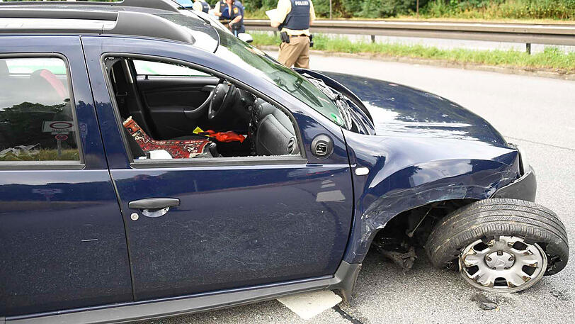 Der Unfallwagen: Er ist komplett zerstört.
