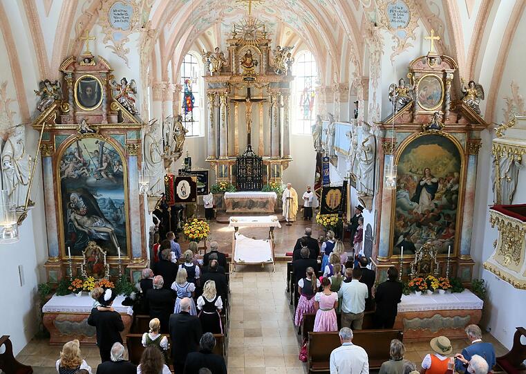Filser-Fahnenweihe in der Heilig-Kreuz-Kirche in Forstenried. Die Bilder.