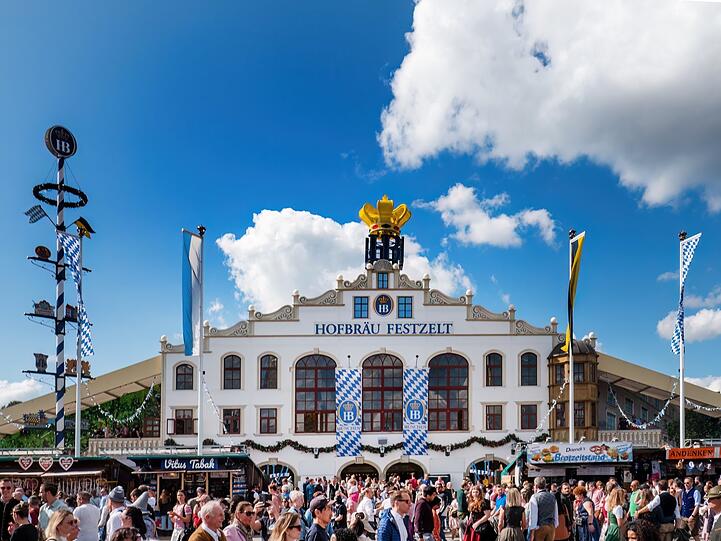 Das aktuelle Hofbräu-Zelt. Welche Änderungen wird es in Zukunft geben? Das aktuelle Hofbräu-Zelt. Welche Änderungen wird es in Zukunft geben?