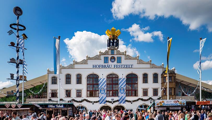 Das aktuelle Hofbräu-Zelt. Welche Änderungen wird es in Zukunft geben? Das aktuelle Hofbräu-Zelt. Welche Änderungen wird es in Zukunft geben?