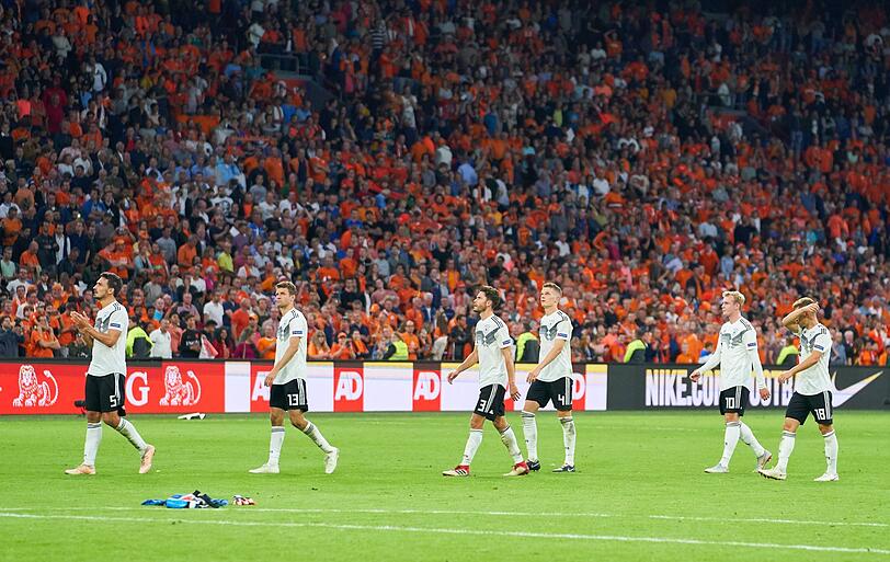 Trauer: Die deutschen Nationalspieler nach der 0:3-Niederlage gegen die Niederlande in der Nations League.