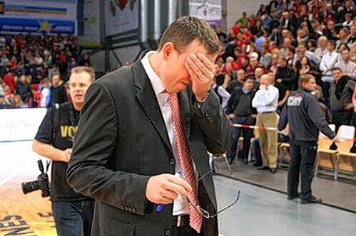 Happy End im Euroleague-Match gegen Rom versemmelt und neuer Ärger mit der Bundesliga-Konkurrenz: Trainer Chris Fleming ist bedient.