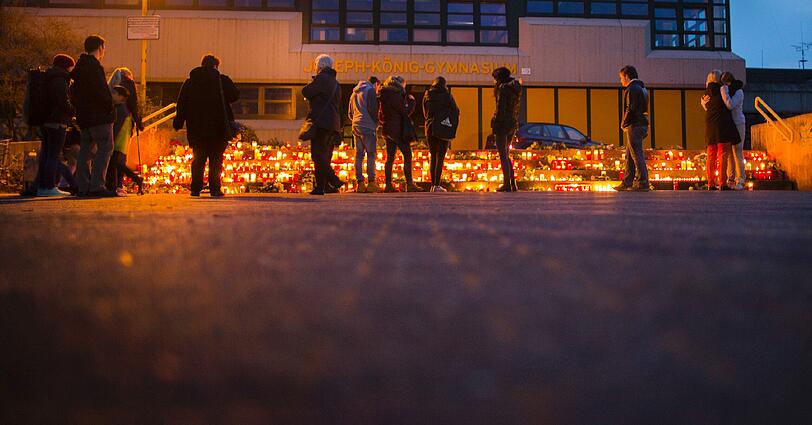 Nach dem Absturz der Germanwings-Maschine in Frankreich: Schüler trauern in Haltern um ihre toten Freunde