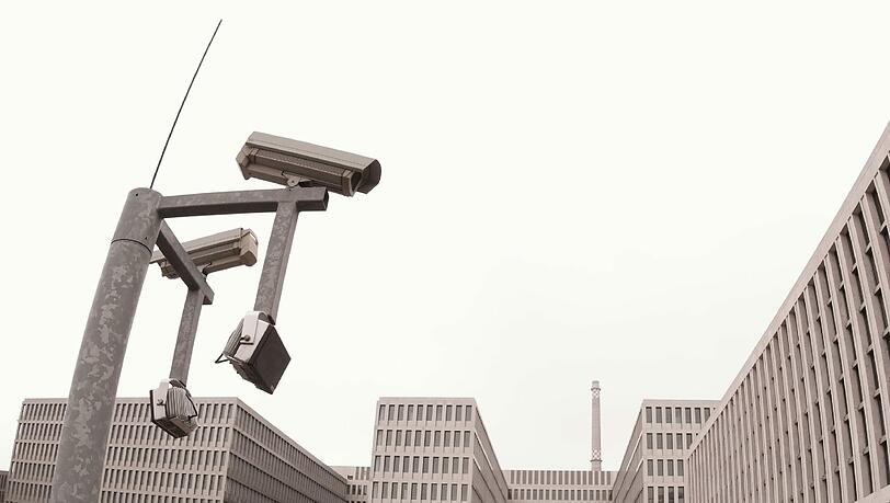 Konstantin von Notz zur BND-Affäre: "Das Kanzleramt übt keine richtige Aufsicht aus". Konstantin von Notz zur BND-Affäre: "Das Kanzleramt übt keine richtige Aufsicht aus".