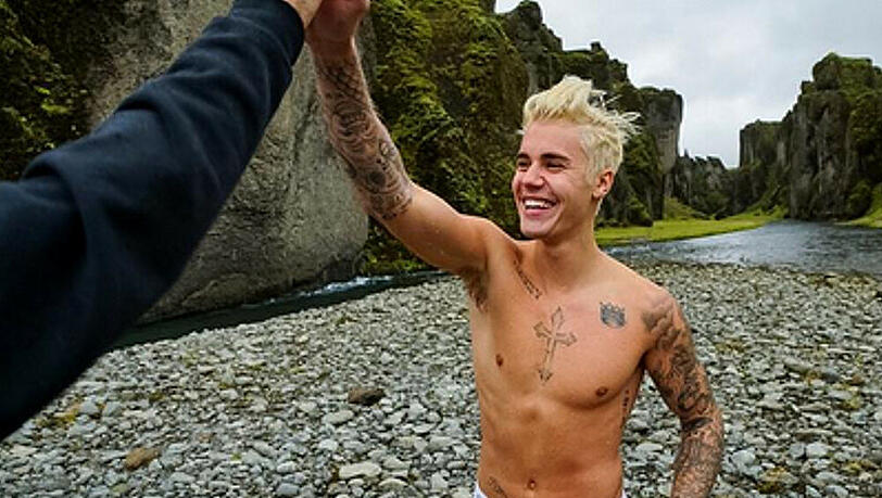 Justin Bieber zeigt sich in Island sehr freizügig Justin Bieber zeigt sich in Island sehr freizügig