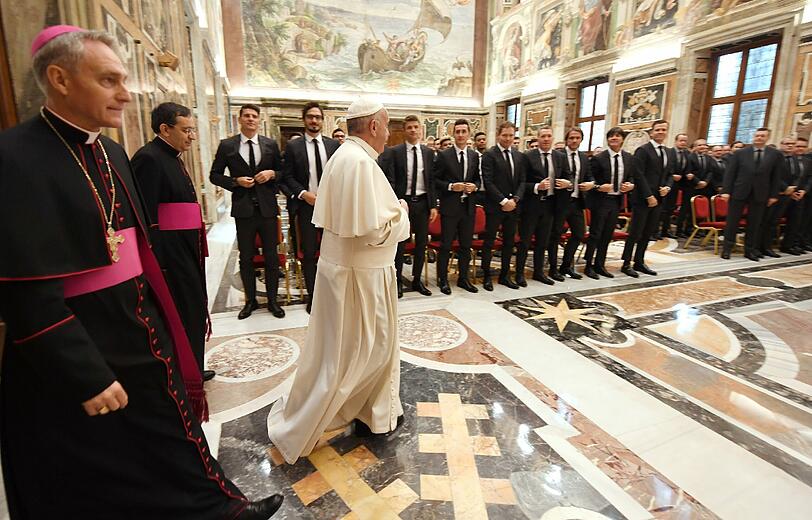 Die deutsche Nationalmannschaft bei der Privataudienz bei Papst Franziskus im Vatikan.
