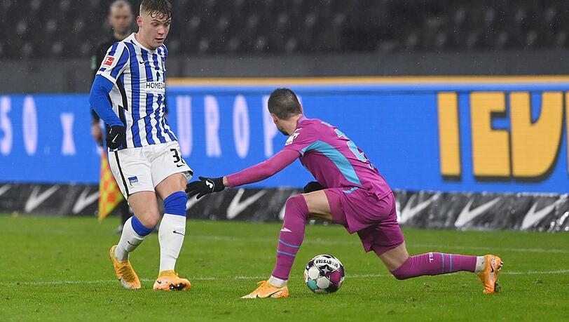 Großes Talent auf der Linksverteidiger-Position: Luca Netz (l.) von Hertha BSC, gerade einmal 17 Jahre alt.