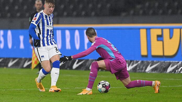 Großes Talent auf der Linksverteidiger-Position: Luca Netz (l.) von Hertha BSC, gerade einmal 17 Jahre alt.