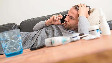 Arbeitgeber sehen als Grund für den hohen Krankenstand die telefonische Krankschreibung.