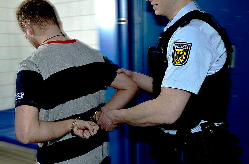 Der Verhaftete verbrachte die Nacht in einer Arrestzelle. (Symbolobild)