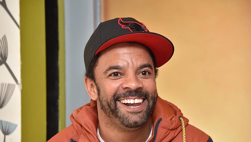 Simon Pearce Alle Infos zu seinem Programm, Karriere und Familie