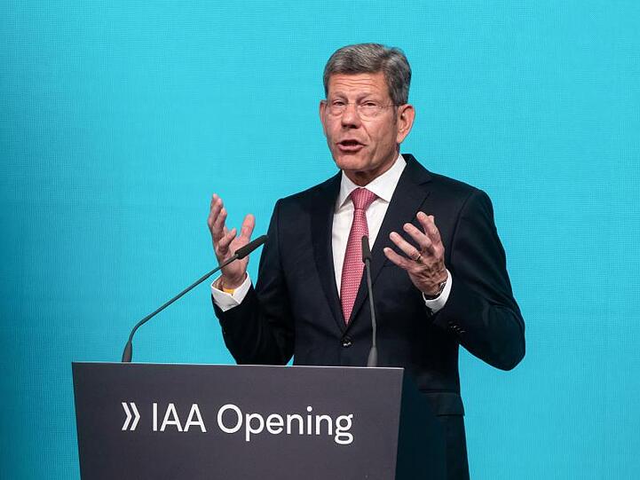 VDA-Präsident Bernhard Mattes legt zum Jahresende sein Amt nieder.