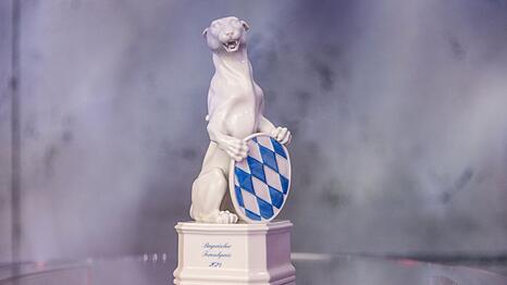 Bis 2021 hie&szlig; die Sendung "Bayerischer Fernsehpreis", seit 2022 wird der Blaue Panther im Rahmen der Gala "Blauer Panther - TV & Streaming Award" verliehen.