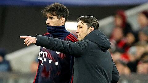 Wohin führt der Weg für Javi Martínez (links) mit Blick auf das Champions-League-Duell mit dem FC Liverpool? Bayern-Trainer Niko Kovac muss sich entscheiden.