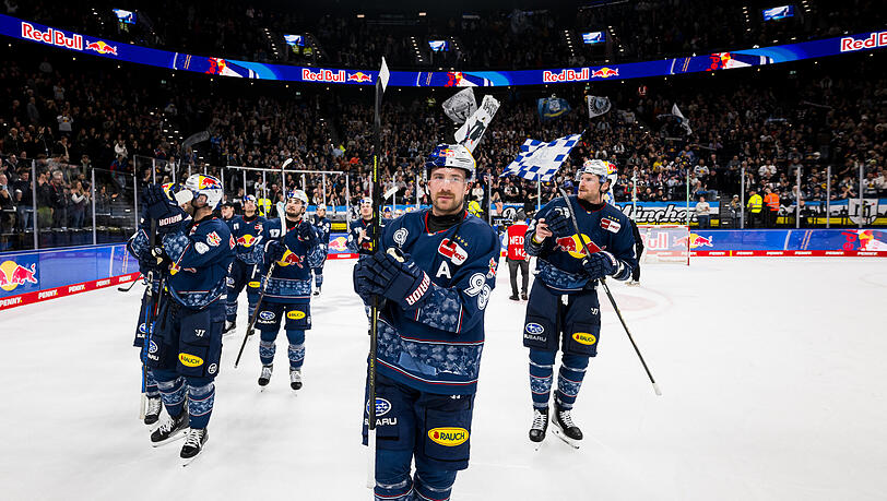 Der Eishockeyclub fliegt derzeit f&ouml;rmlich durch die DEL. Das honorieren die Fans im erneut ausverkauften SAP Garden bei der Ehrenrunde des Teams um EHC-Urgestein Kastern (vorne)
