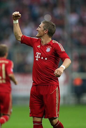 Mit 6:1 gegen Stuttgart verteidigt der FC Bayern die Tabellenführung verteidigt - und legt den besten Saisonstart seit fünf Jahren hin. Die Bilder vom Spiel