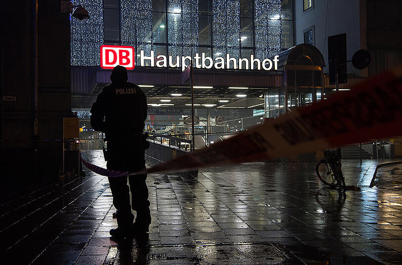 Aufgrund der Terror-Warnung wurde der Hauptbahnhof evakuiert und abgeriegelt.