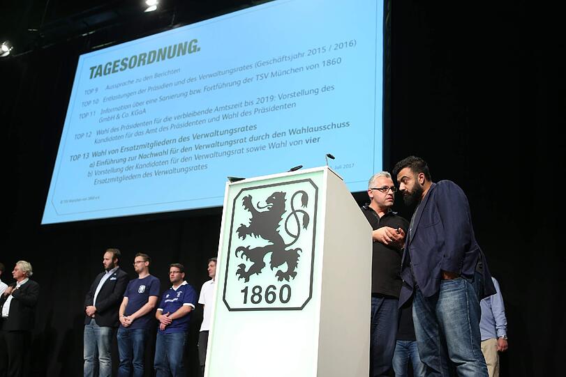 Die Bilder von der Mitgliederversammlung der Münchner Löwen im Zenith.