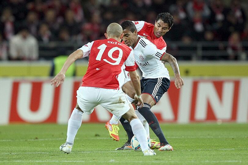 LUIZ GUSTAVO: Bildete wie schon beim Zittersieg in Augsburg mit Alaba eine mäßig stabile Doppel-Sechs mit vielen Ballverlusten und Stellungsfehlern. Sieben Minuten nach der Halbzeit raus für Olic. Note 5