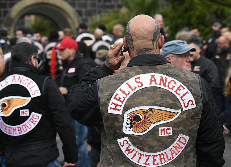 Hells Angels und Mitglieder befreundeter Rockergruppen aus mehreren Ländern bei der Beerdigung des  erschossenen Hells Angels-Chefs von Gießen, Aygün Mucuk.