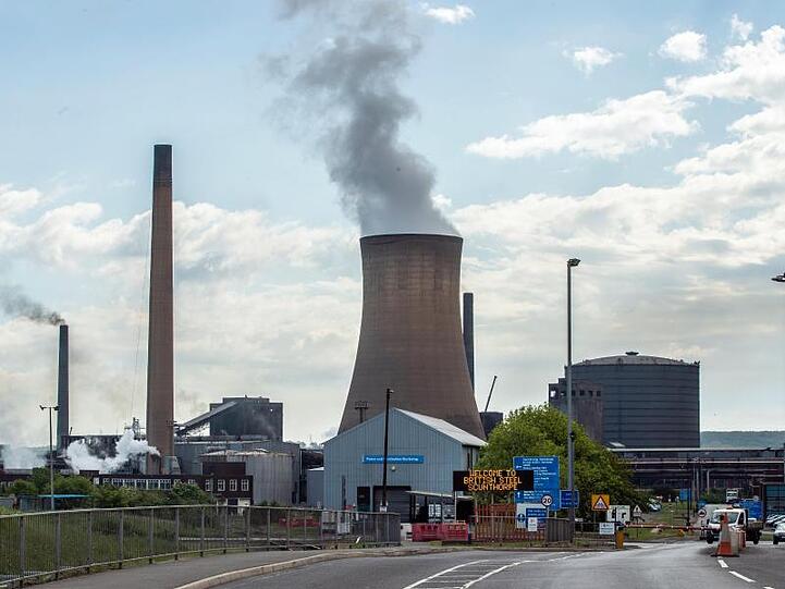 Das Stahlwerk von British Steel in Scunthorpe in der englischen Grafschaft Lincolnshire.