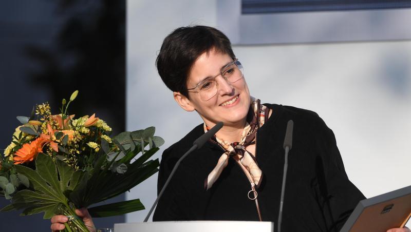 Anke Stelling bedankt sich für die Auszeichnung. Anke Stelling bedankt sich für die Auszeichnung.
