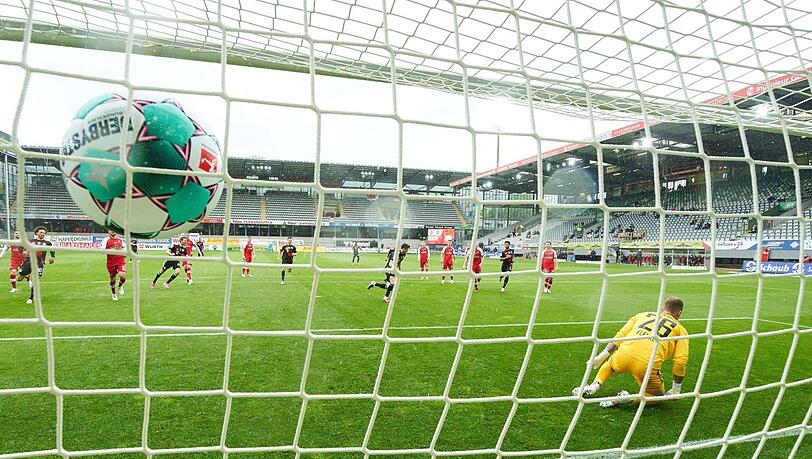 Robert Lewandowski bei seinem 40. Tor.