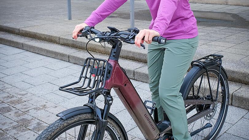 Das sportliche und bequeme City-E-Bike "Sinus FS R5f Pro" hat seinen Preis: 6299 Euro.