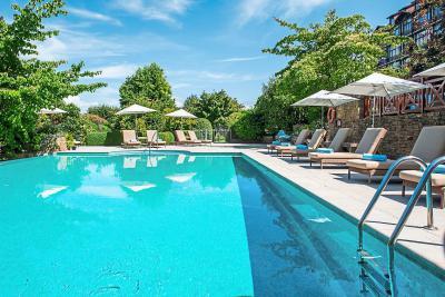 Für Erholung und Entspannung der DFB-Kicker ist gesorgt, das Vier-Sterne-Hotel &bdquo;Ermitage&ldquo; hat einen eigenen Pool.