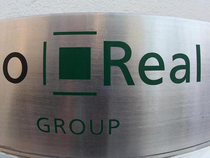 ARCHIV - Blick auf das Logo der Hypo Real Estate (HRE). Foto: picture alliance / dpa/Symbolbild