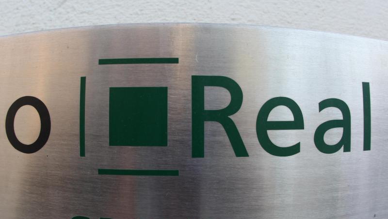 ARCHIV - Blick auf das Logo der Hypo Real Estate (HRE). Foto: picture alliance / dpa/Symbolbild
