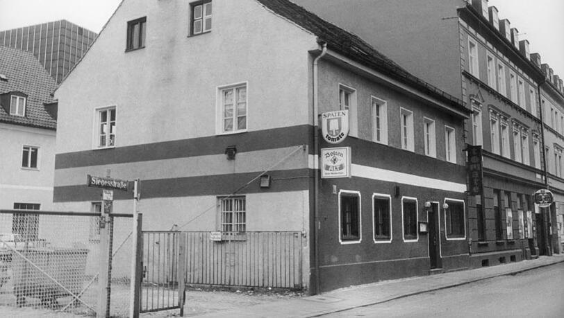 Das Bauernhäusl in der Siegesstraße 17 im Jahr 1975.