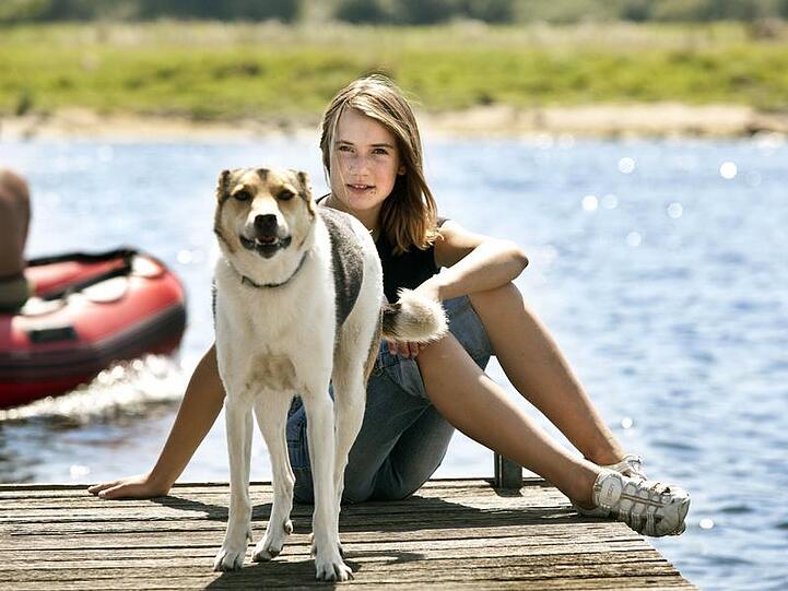 Laura Dekker mit ihrem Hund