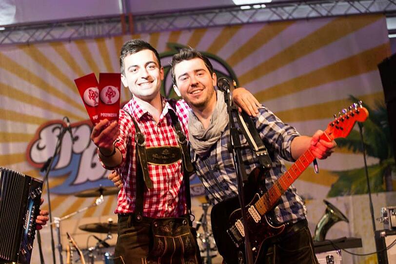 Dirndl und Lederhosen am kroatischen Strand: Bilder von der wilden Springbreak Wiesn-Party zum Durchklicken!