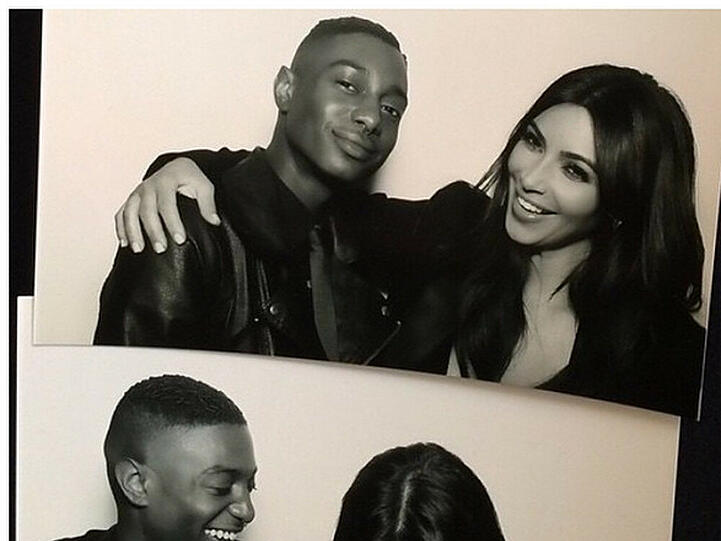 Sie kann ja doch lachen! Kim Kardashian albert mit einem Freund