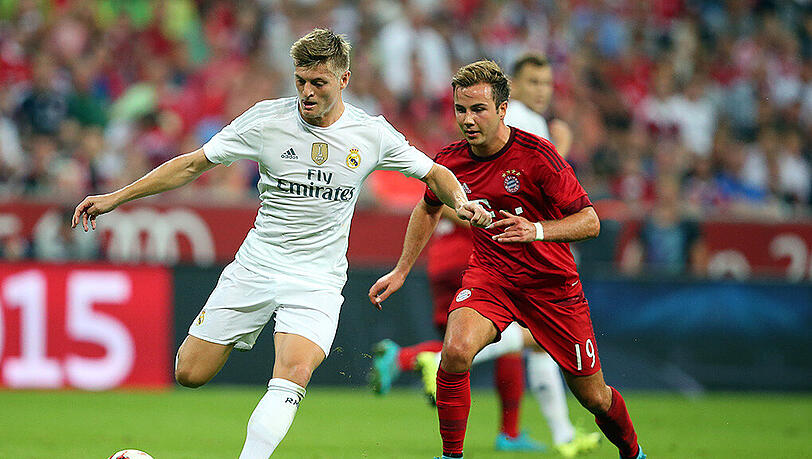 Real-Star Toni Kroos (links) im Duell mit Bayern-Star Mario Götze. Real-Star Toni Kroos (links) im Duell mit Bayern-Star Mario Götze.