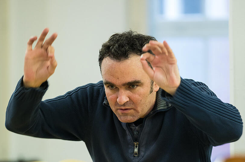 Der Komponist und Dirigent Jörg Widmann probt.