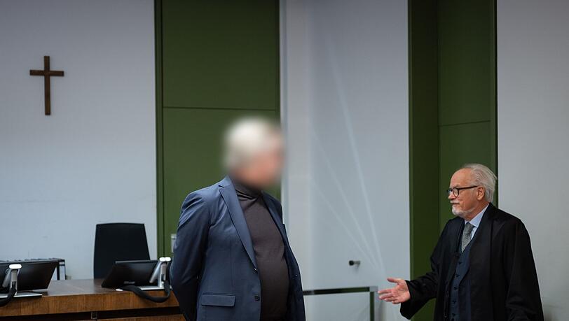 Ein früherer Mitarbeiter des Bistums Eichstätts verwaltete Millionen - und steht nun wegen Untreue und Bestechlichkeit vor Gericht. Ein früherer Mitarbeiter des Bistums Eichstätts verwaltete Millionen - und steht nun wegen Untreue und Bestechlichkeit vor Gericht.