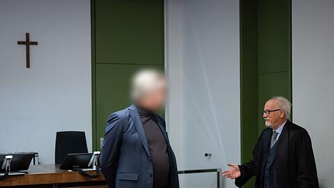 Ein fr&uuml;herer Mitarbeiter des Bistums Eichst&auml;tts verwaltete Millionen - und steht nun wegen Untreue und Bestechlichkeit vor Gericht.